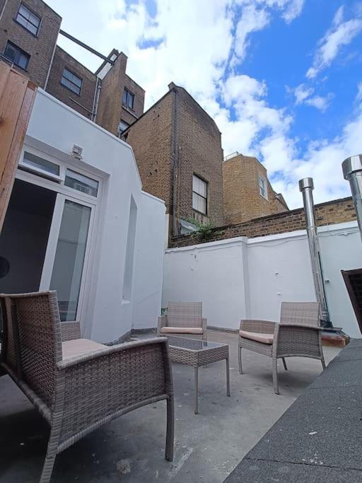Charming And Cosy 1 Bed With Terrace In Prime South Kensington Location Londra