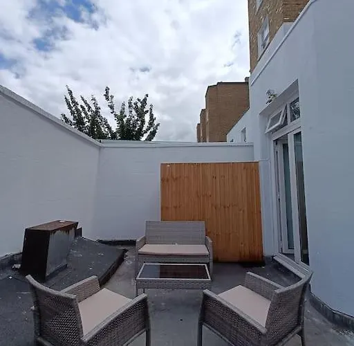Charming And Cosy 1 Bed Apartment With Terrace In Prime South Kensington Location